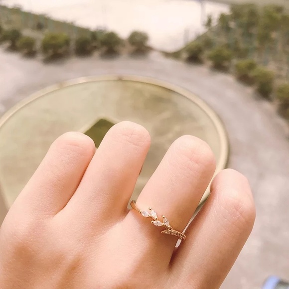 🔥LAST 1🔥NEW DAINTY BOHO CZ LEAF RING - Picture 3 of 6